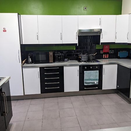 Optimal Homes Harold Wood Екстер'єр фото