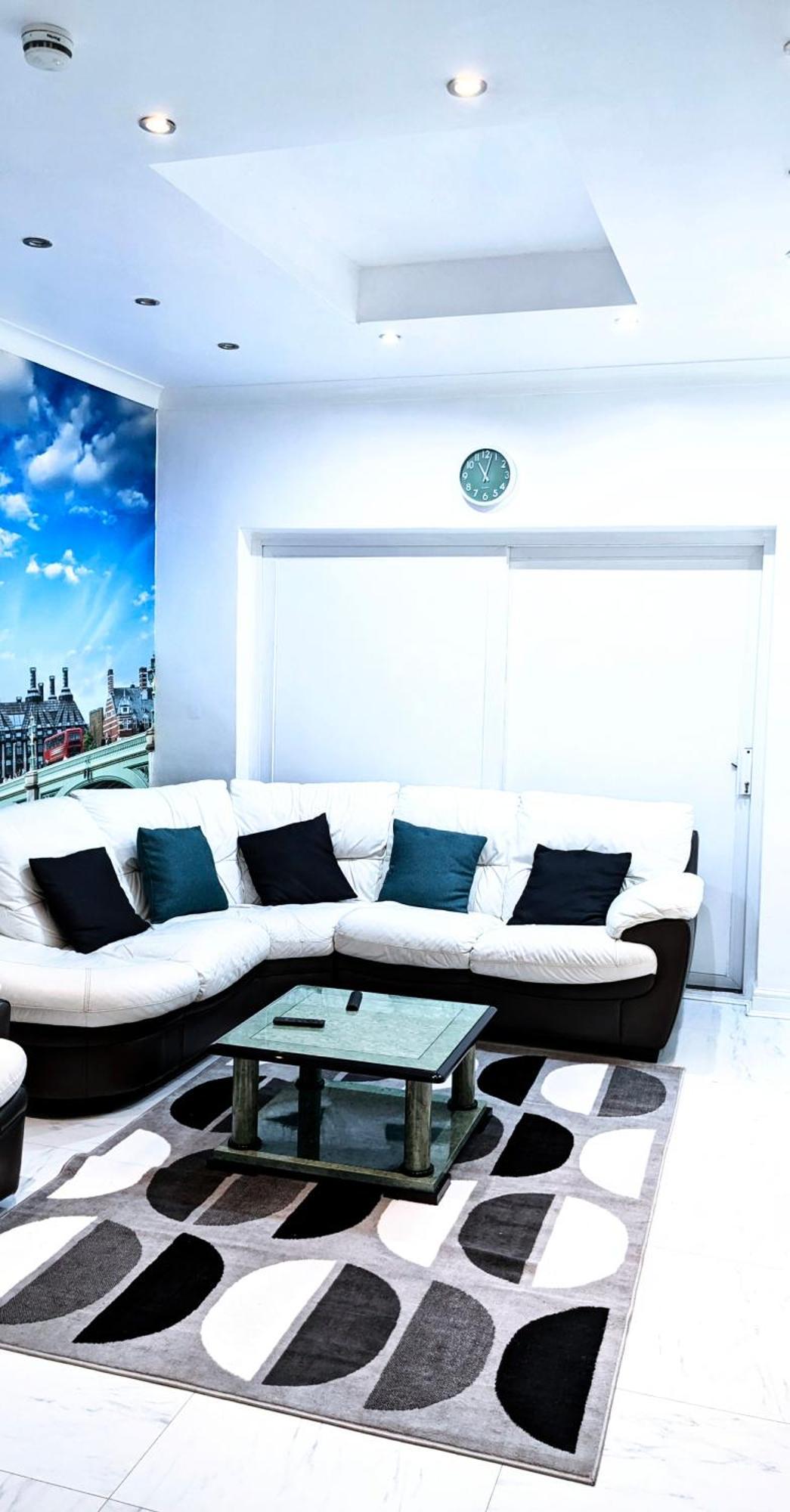 Optimal Homes Harold Wood Екстер'єр фото